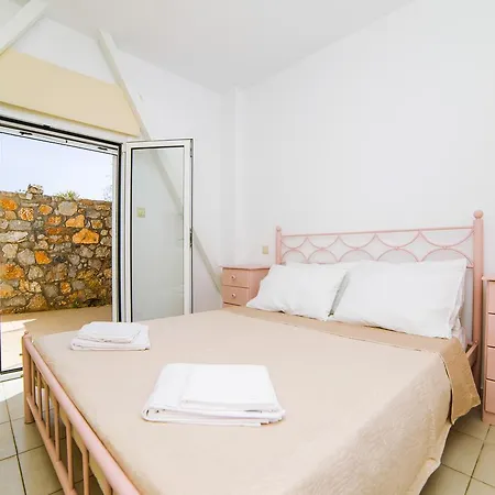 Eva * Koutouloufari (Crete)